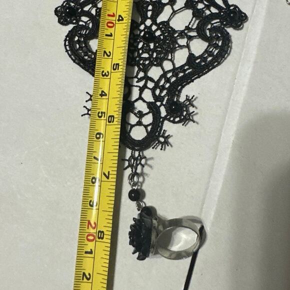 Fingerless Gloves Steampunk Women Bridal Bracelet Ring Set Short Floral Lace NWT - Picture 5 of 9